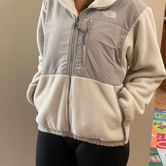 The North Face white and gray zip up fleece Sherpa jacket - Picture 4 of 8